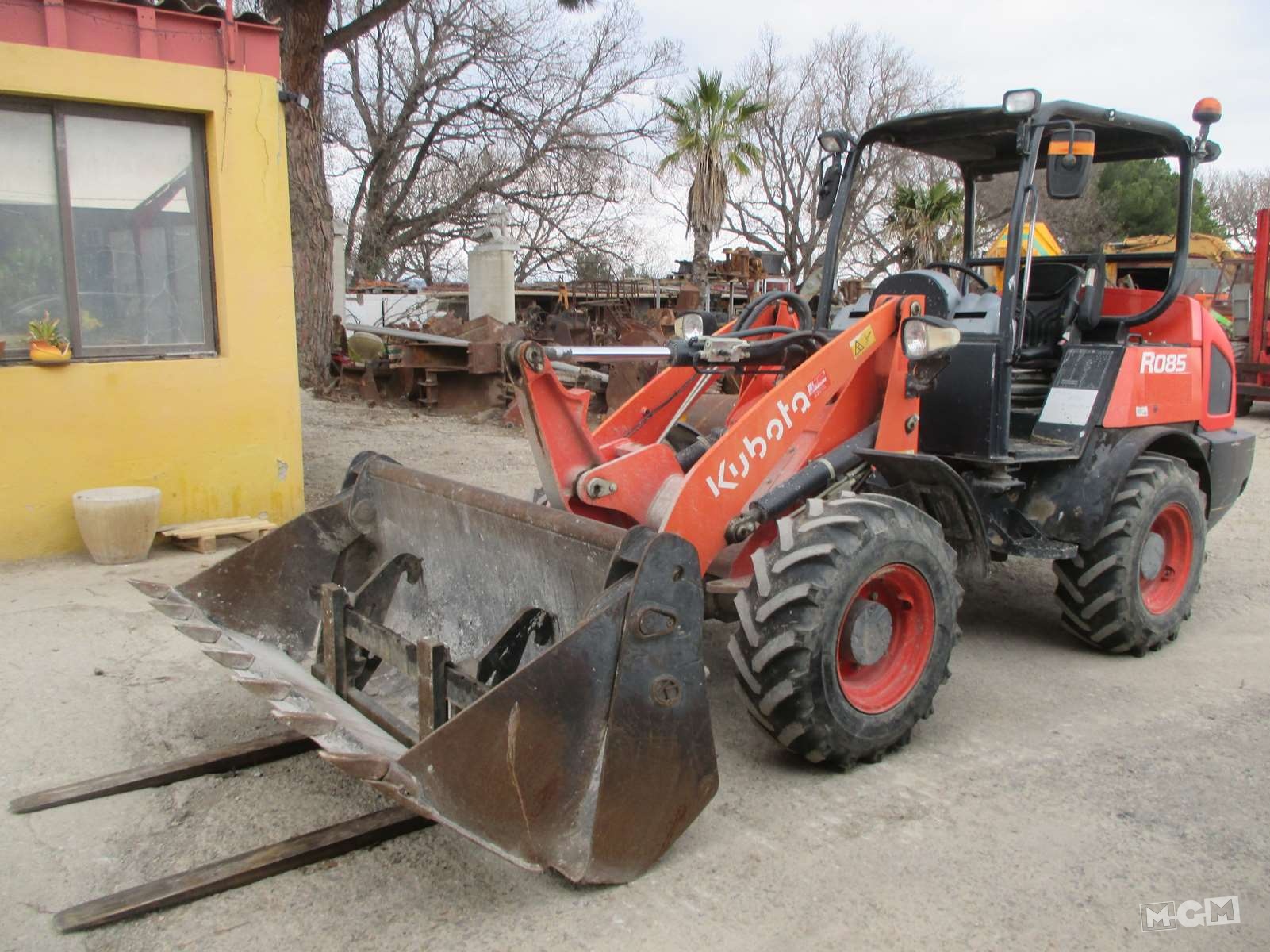 11-25 KUBOTA RO85