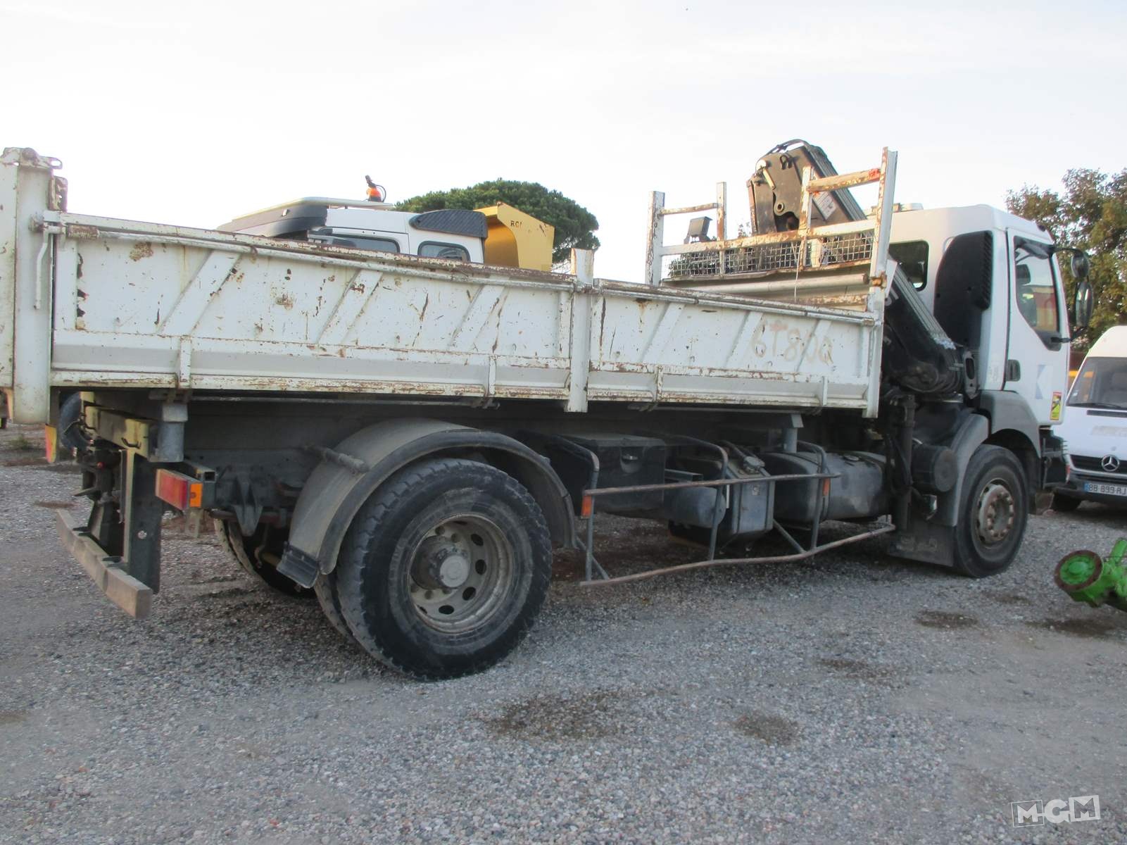 89-23 RENAULT KERAX GRUE